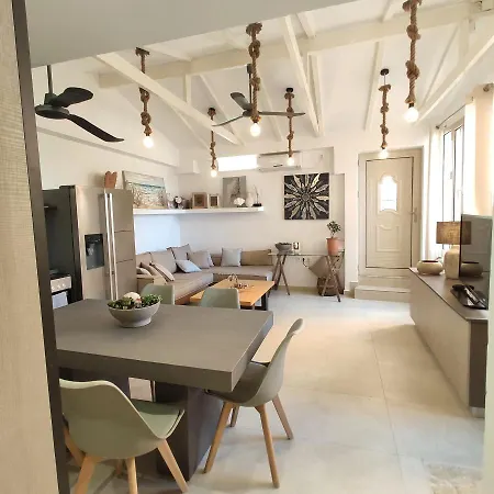 Waterside Apartment *