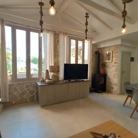 Waterside Apartment *