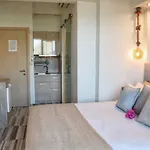 Waterside أيّا إفيميا