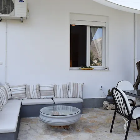 Waterside איה אפימיה